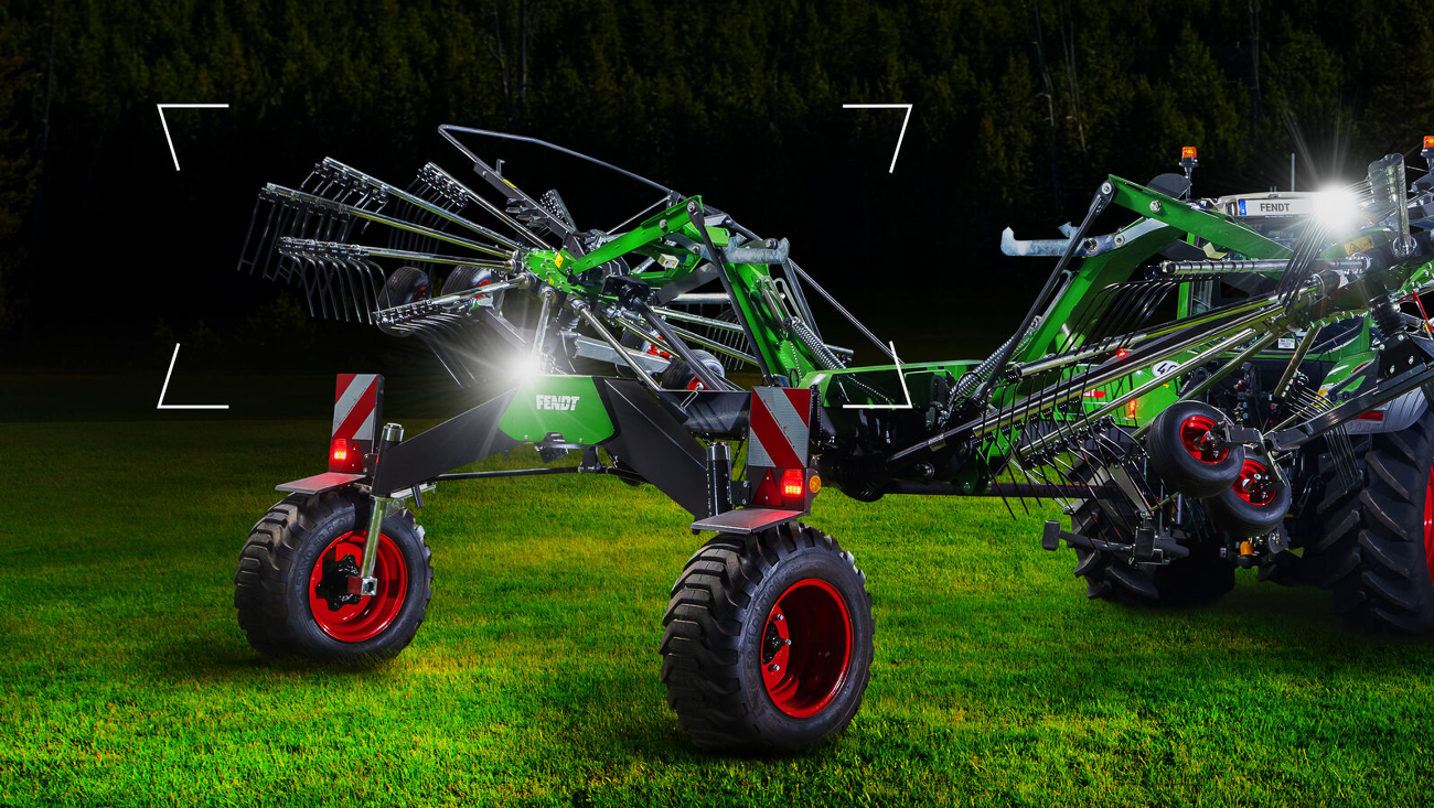 A picture of a Fendt Factor on a green field