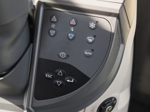 Symbol keypad for controlling the powerful air conditioning system in the Fendt 900 Vario MT, integrated into the grey dashboard with clear pictograms