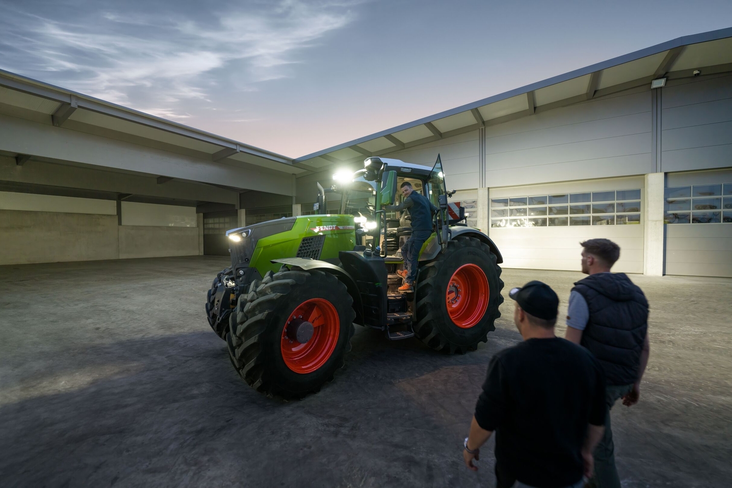 View into the courtyard of a contract farmer who has the Fendt 800 Vario tractor fully lit and ready for his drivers