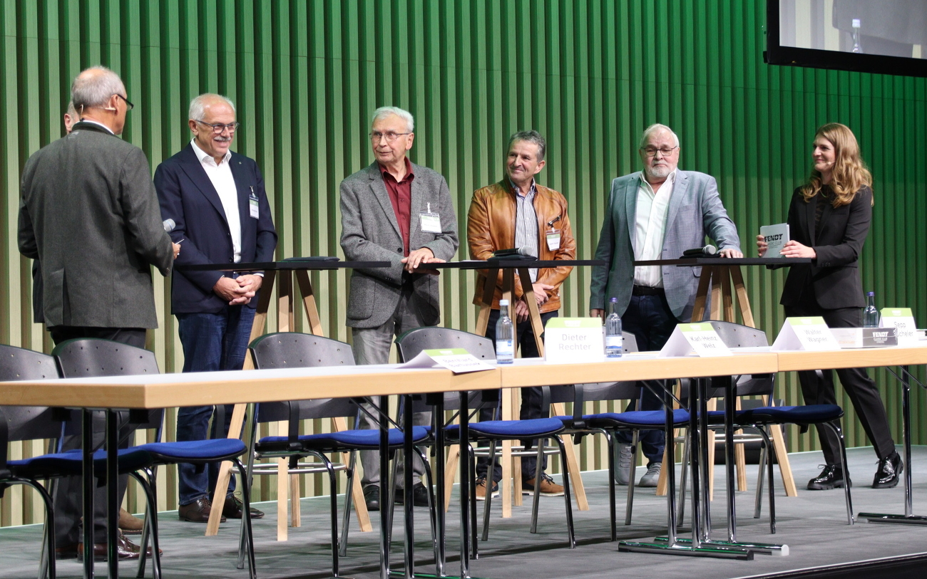 Panel discussion on the Vario transmission, from left: Sepp Nuscheler (1st Chairman of FCCI), Andreas Loewel (behind Sepp Nuscheler), Wilhelm Rehm, Manfred Lober, Wendelin Hauser, Manfred Neunaber and Carolin Nuscheler