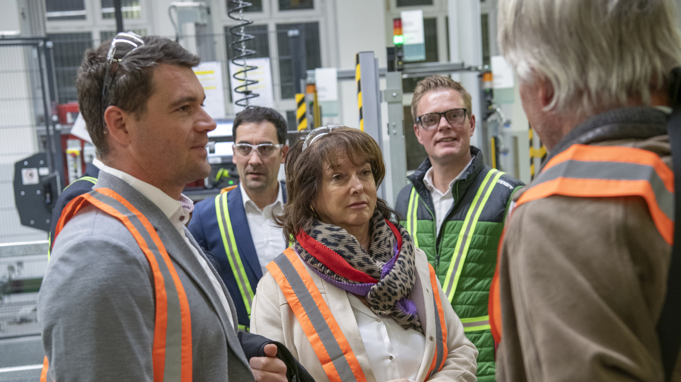 People at the transfer point Fendt high-bay warehouse