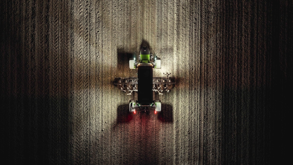 Night shot of Fendt Xaver GT from above Night shot of Fendt Xaver GT from above