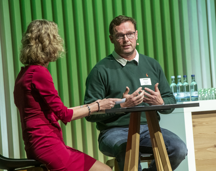 Presenter Alexander Bloch
