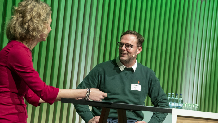 Presenter Alexander Bloch