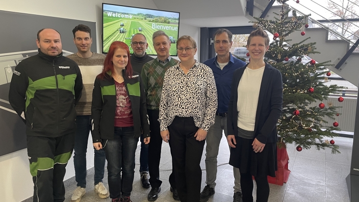 Fendt jubilarians celebrants at the Feucht site with Dr Ute David (left | Plant Manager, Fendt Forage Harvesting Technology, Feucht)