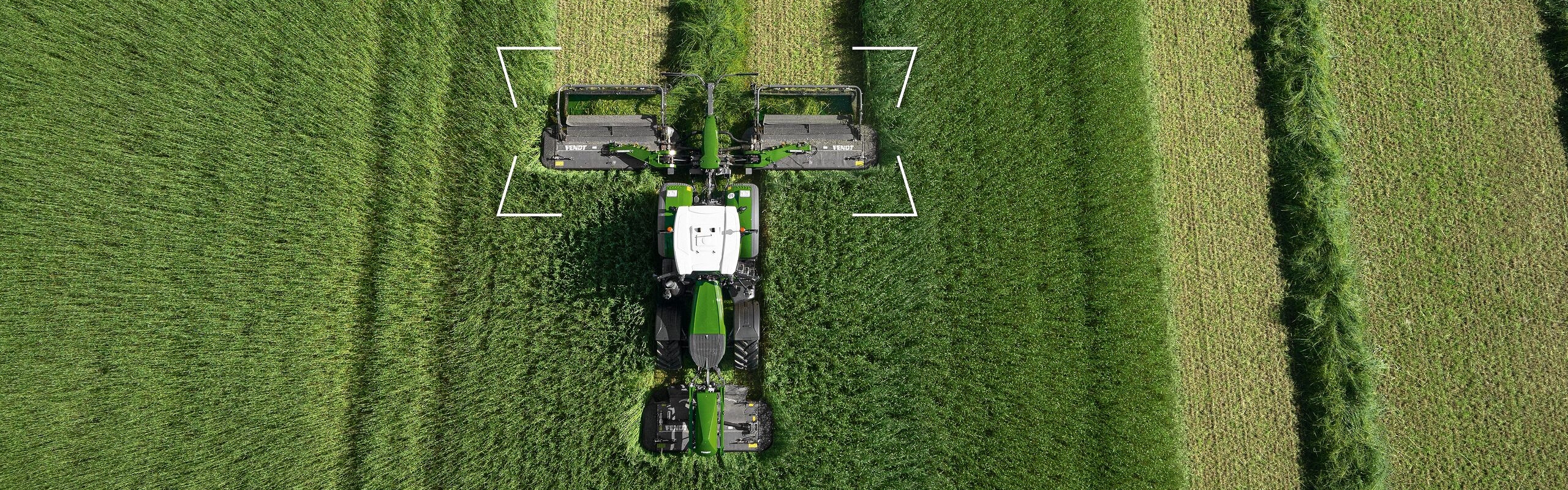 A bird's eye view with the Fendt Factor focus element on the Fendt mower