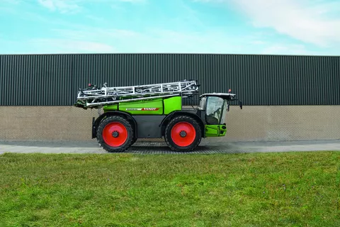 Barra ripiegata in tre per la Fendt Rogator 600