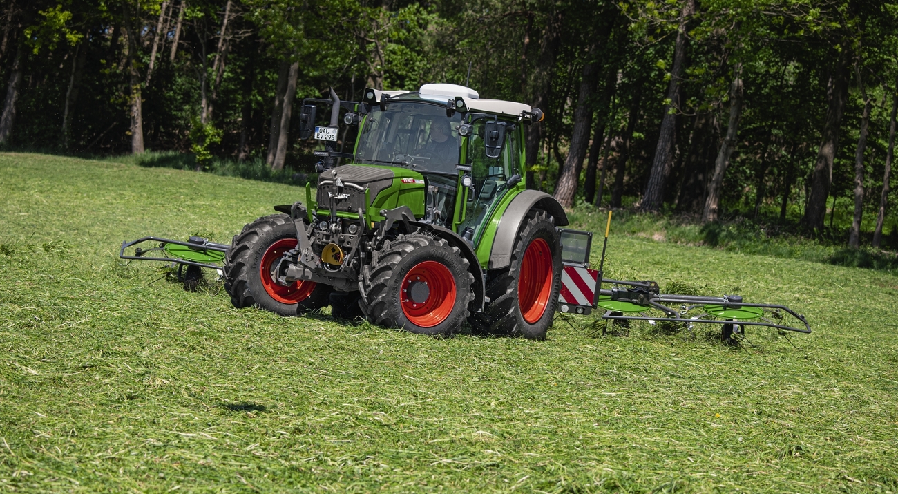 Fendt 200 Vario con Lotus nel campo