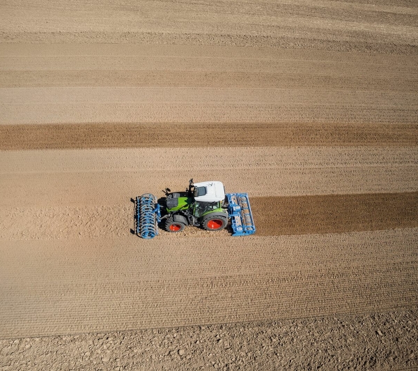 Fendt 200 Vario sul campo da prospettiva aerea
