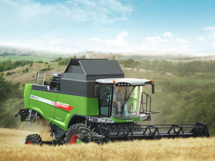 Mietitrebbia Fendt Serie C in azione in un campo durante la raccolta del grano