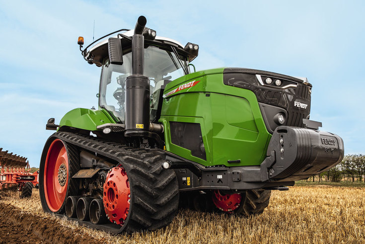 Fendt 900 Vario MT ar arklu uz lauka Fendt 900 Vario MT ar arklu uz lauka