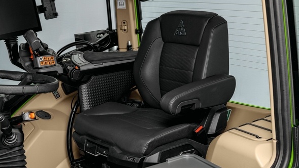 Premium klases vadītāja sēdeklis Jaunais Fendt Premium vadītāja sēdeklis Fendt 600 Vario kabīnē tuvplānā