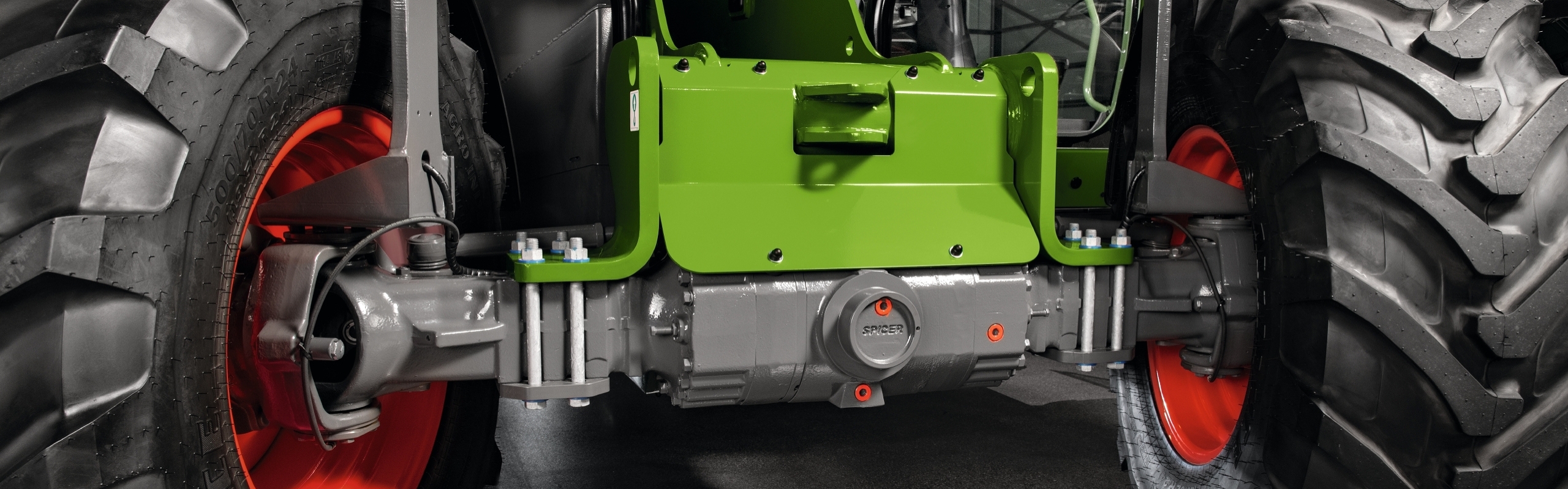 Een close-up van de achteras van de Fendt Cargo T740