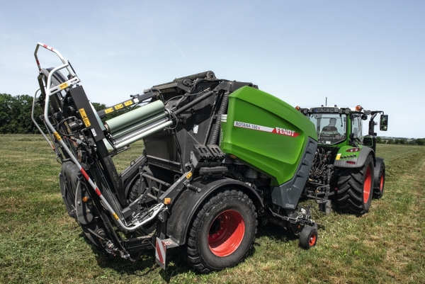 Fendt Rotana 160V in gebruik in het veld