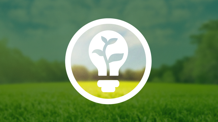 Een witte gloeilamp, waarin een plant groeit, bevindt zich in een cirkel. De achtergrond laat een groene bosweide onder een blauwe hemel zien, die buiten de cirkel door een donkergroene, deels transparante laag wordt verduisterd.