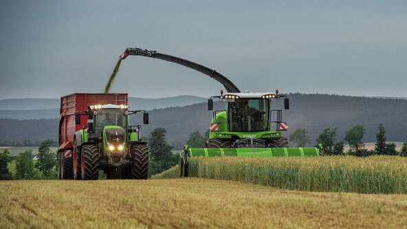 Fendt Katana med Fendt 700 Vario under innhøsting