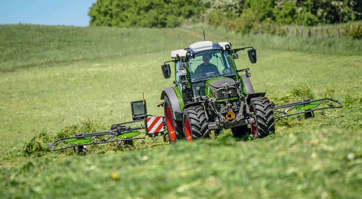 Fendt 200 Vario skręcający z Fendt Lotus.