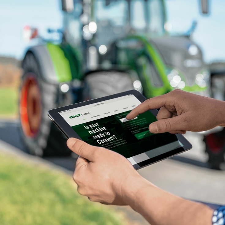 Zbliżenie na tablet z aplikacją Fendt Connect