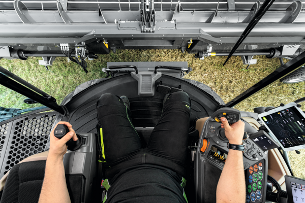 Fendt IDEAL Joystick styrning IDEALdrive Fendt IDEAL Joystick styrning IDEALdrive närbild