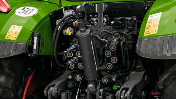 Närbild av hydraulsystemet för Fendt 600 Vario
