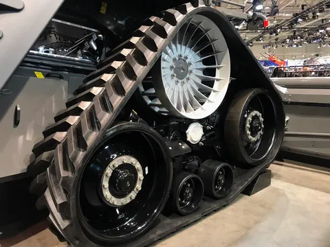 Детальний вигляд гусеничного ходу Fendt IDEAL з різними металевими колесами