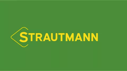 Yellow lettering of the Strautmann logo on a green background