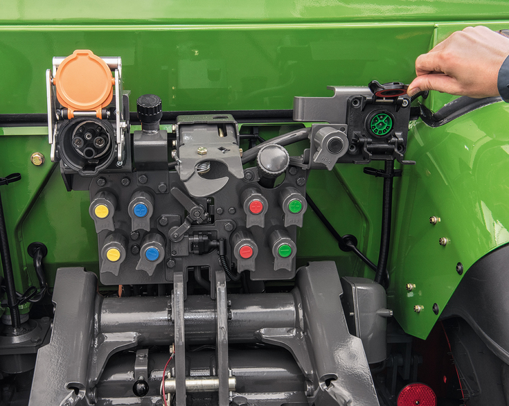 The connections of the Fendt e100 Vario