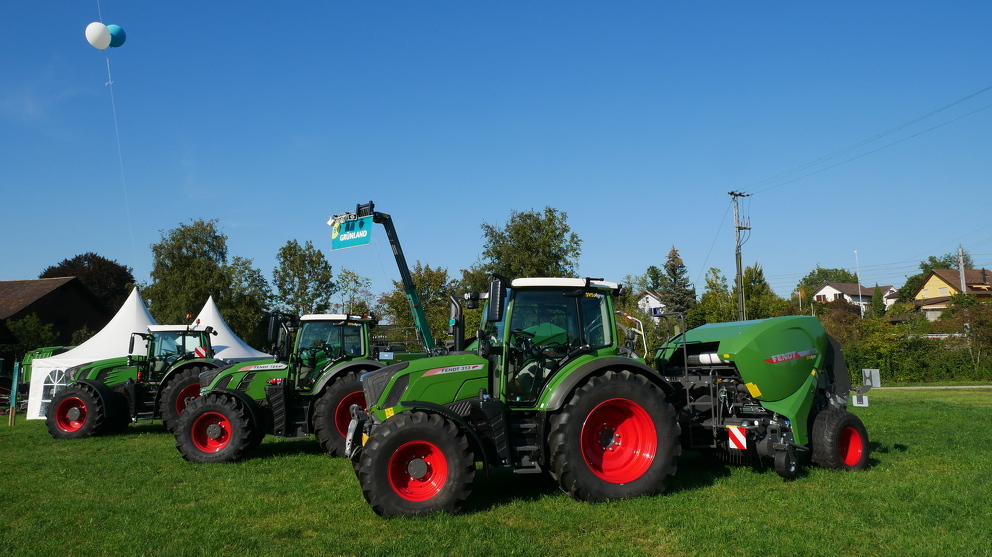 Fendt tractors with balers in a field