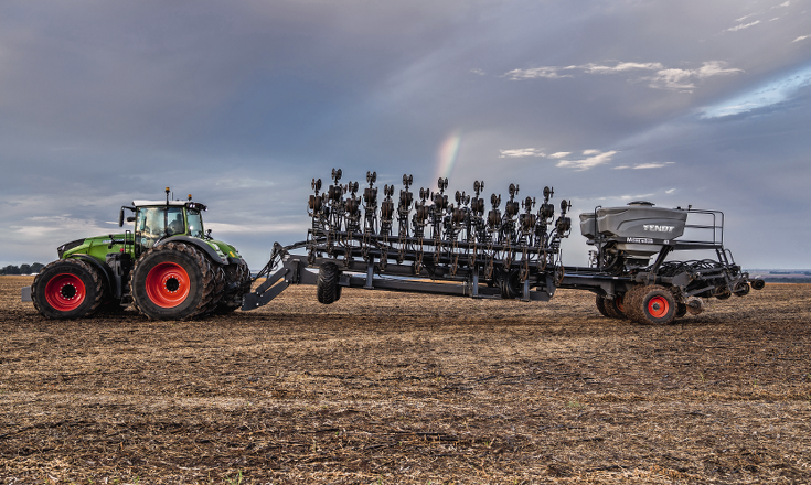 Side view of the Fendt seeder
