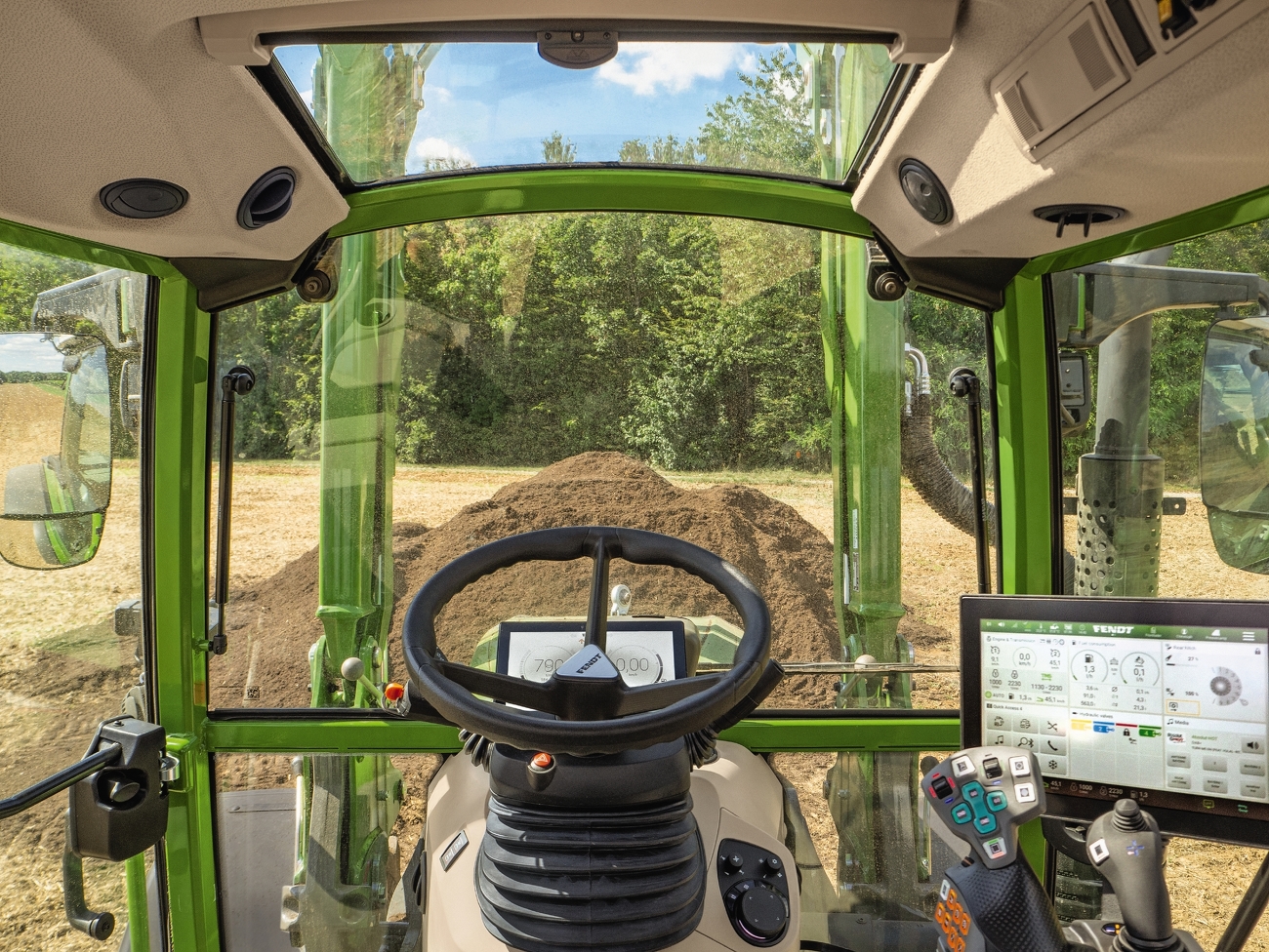 Driver's cab of the Fendt 200 Vario