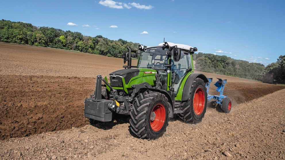 Farmer does the field work with Fendt 200 Vario