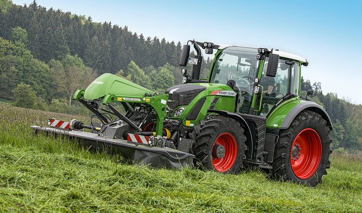 Fendt Slicer FW mower in use