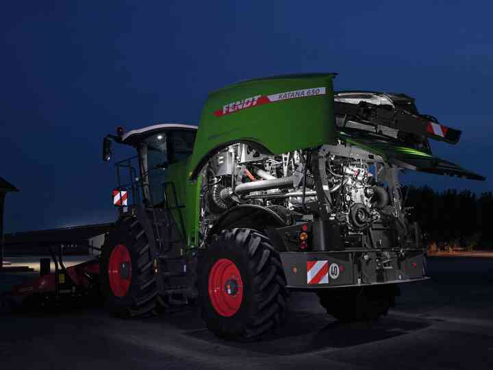 Fendt Katana lighting during maintenance