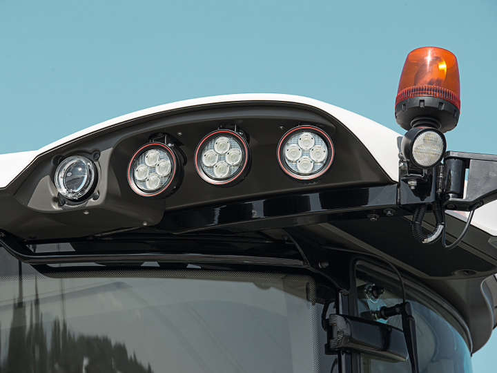 Fendt Katana working lighting on the roof close-up