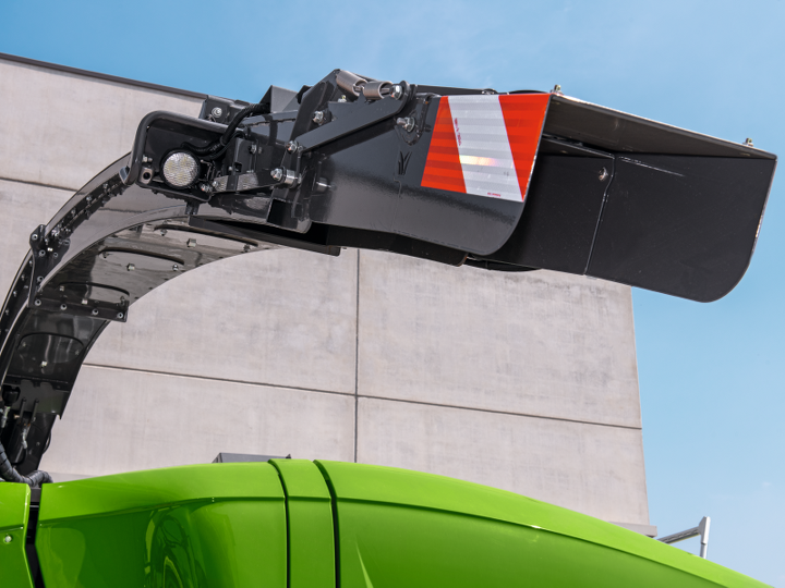 Fendt Katana working lighting on the discharge chute close-up