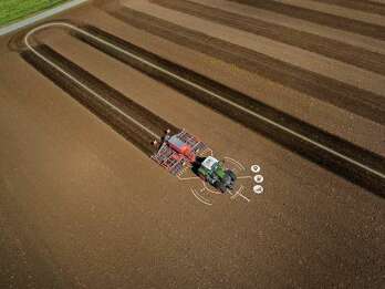 Fendt 700 Vario Tractor in the field