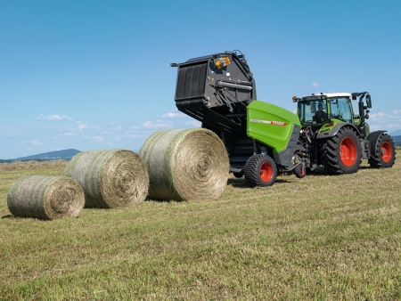 Fendt Tractor with Fendt Rotana variable chamber round baler pressing hay bales of various sizes
