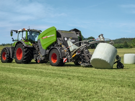 Fendt 300 Vario with Fendt Rotana fixed chamber round baler pressing hay bales