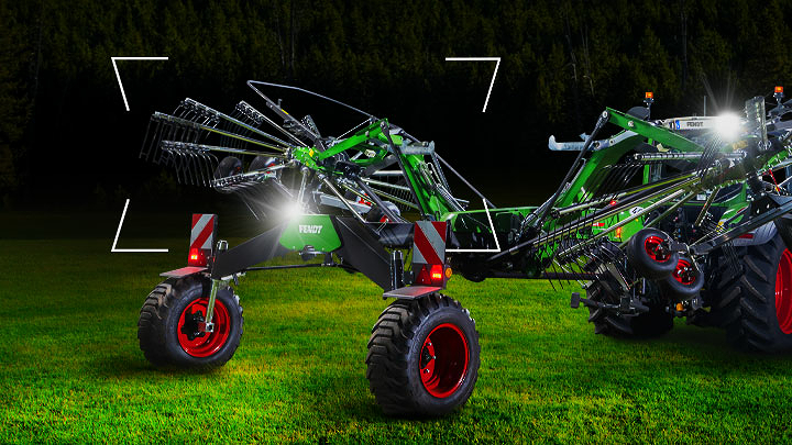 Fendt Former Twin Rotor Rake with the Fendt Factor