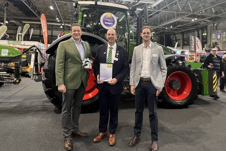 Fendt 600 Vario wins "Machine of the Year" award at LAMMA Fendt 600 Vario wins "Machine of the Year" award at LAMMA