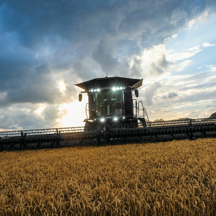 Fendt IDEAL driving in the wheat field