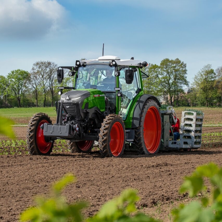 Fendt e 100 Vario on the field