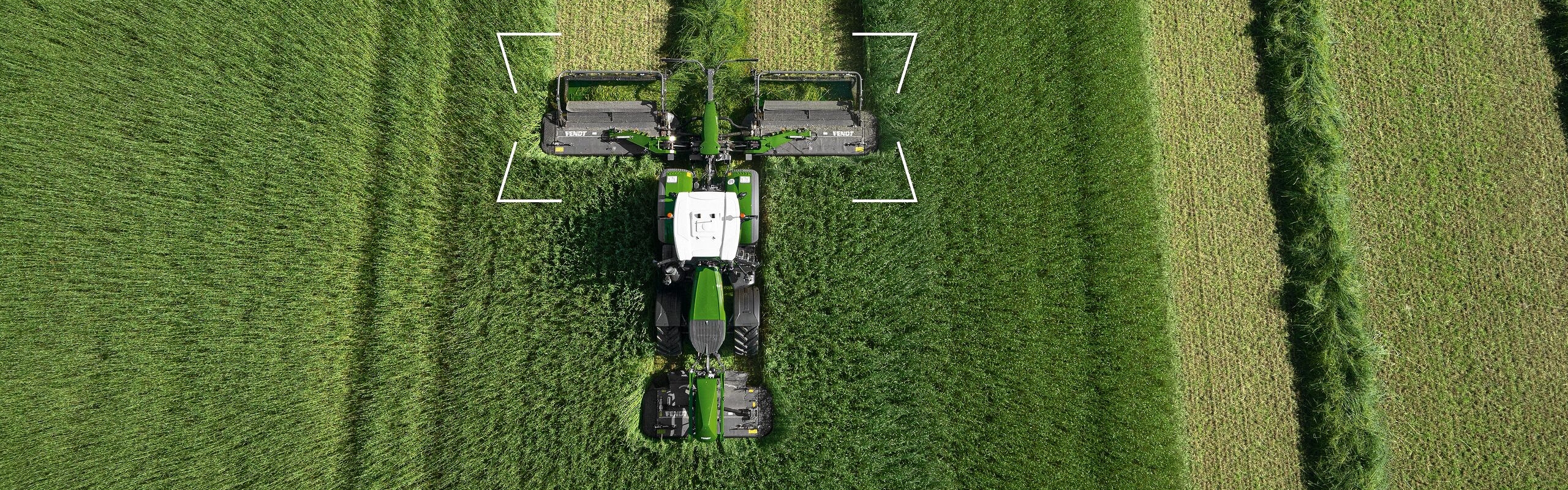 A bird's eye view with the Fendt Factor focus element on the Fendt mower
