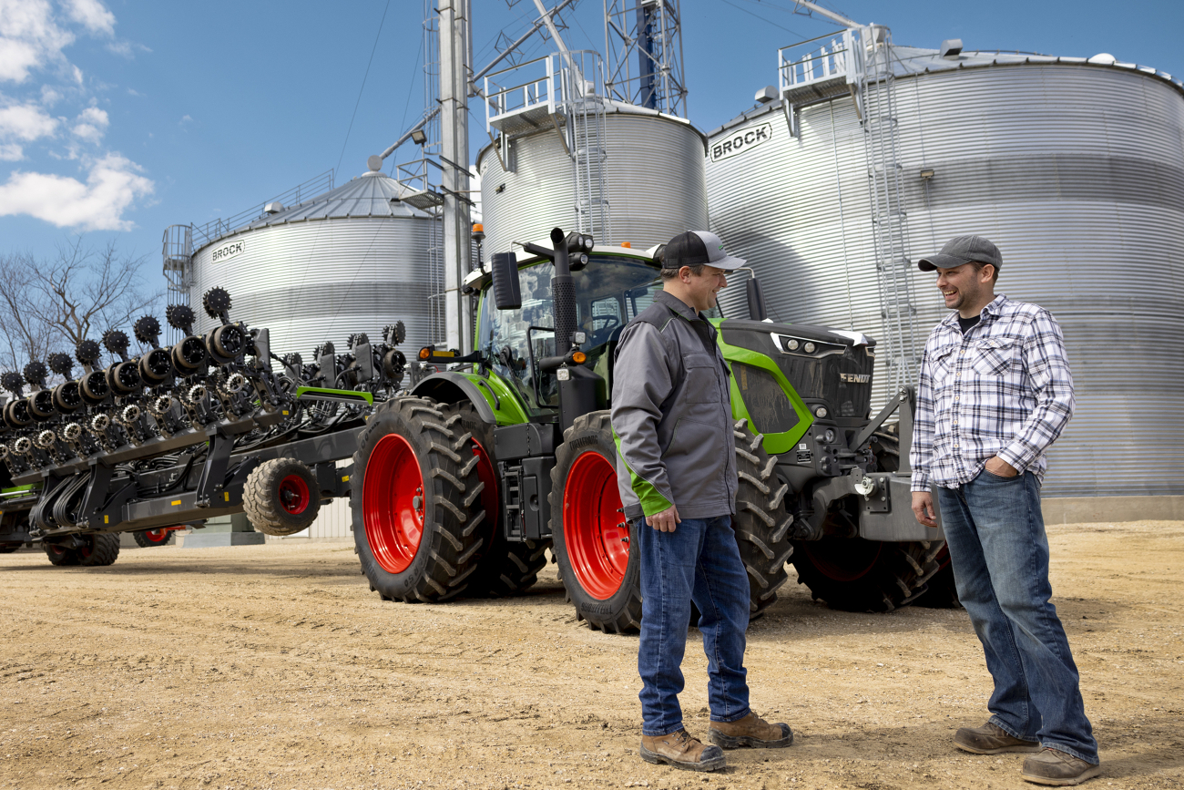 Fendt Farmer laughing with a Fendt dealer representative