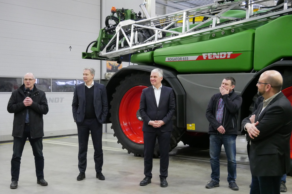 People involved stand in front of the Fendt Rogator 655