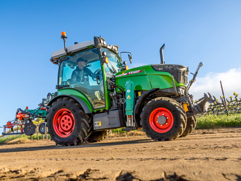 Fendt 200 Specialty Tractor in the Vineyard