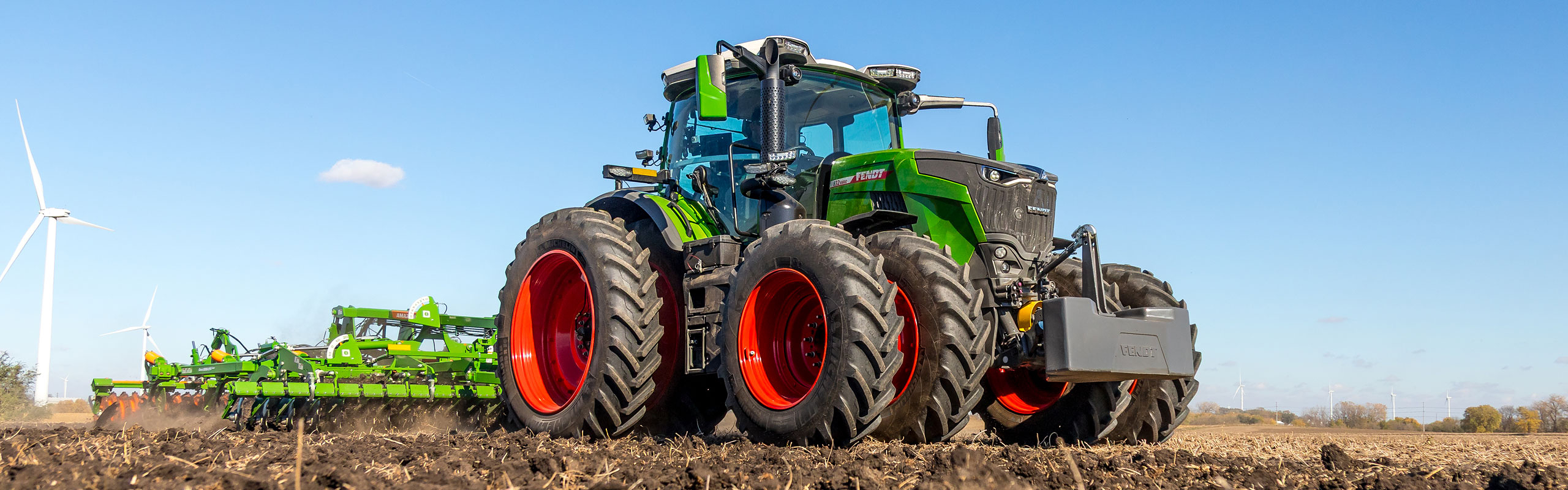 Fendt 800 Vario Gen5 cultivating a field Fendt 800 Vario Gen5 cultivating a field