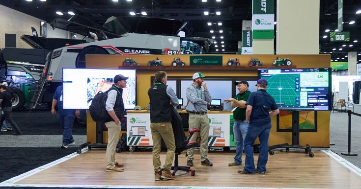 Farmers talk to PTx experts at Commodity Classic