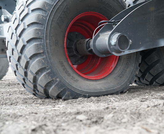 Closeup of Fendt Momentum Tire with Los Pressure