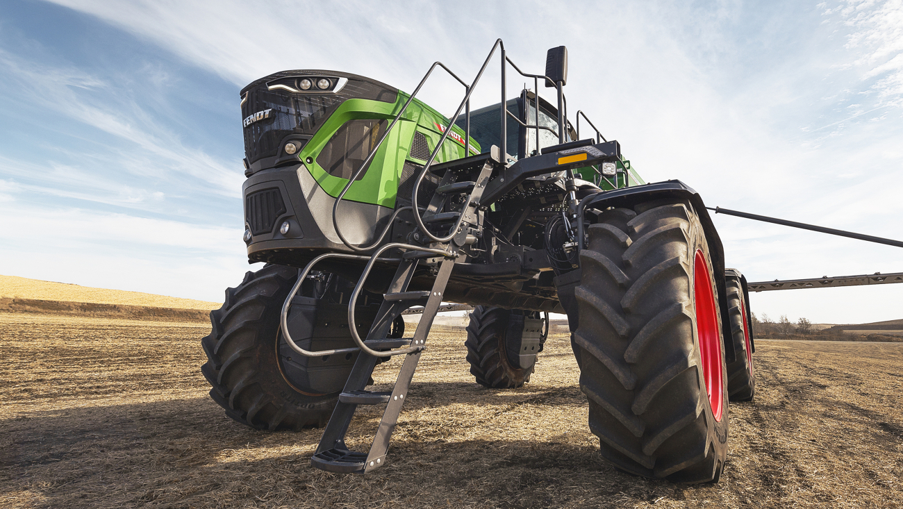 Fendt Rogator Sprayer in the Field